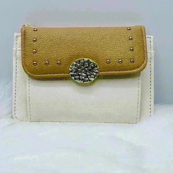 Retro-Style Wallet For Women in Khaki - Picture 1 of 7